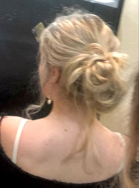 blonde, bleach blonde, messy bun, fitting room picture, blonde bun, ballerina Messy Blonde Ponytail, Blond Messy Bun, Blonde Singer Aesthetic Faceless, Curly Blonde Ponytail, Dyed Hair For Dirty Blonde, Blonde Bun Aesthetic, Messy Blonde Hair Aesthetic, Blonde Hair In Bun, H2o Characters