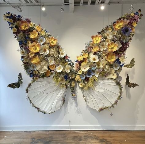 Butterfly Themed Birthday Party Decoration, Butterfly Installation, Venue Coordinator, Luxury Window Display, Booth Display Ideas Diy, Butterfly Garden Party, Cladding Design, Flower Installation, Botanical Wall Decor