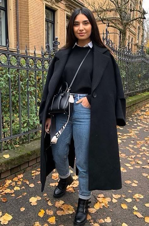 Nyc Winter Outfits Black Coat, Black Overcoat Outfit Women Winter, Black Top Coat Outfit Women, Black Wool Coat Women Outfit, Long Black Coat Outfit Casual, Black Coat Outfit Casual, Black Coat Outfit Women, Long Black Jacket Outfit, Black Coat Outfit Winter Classy