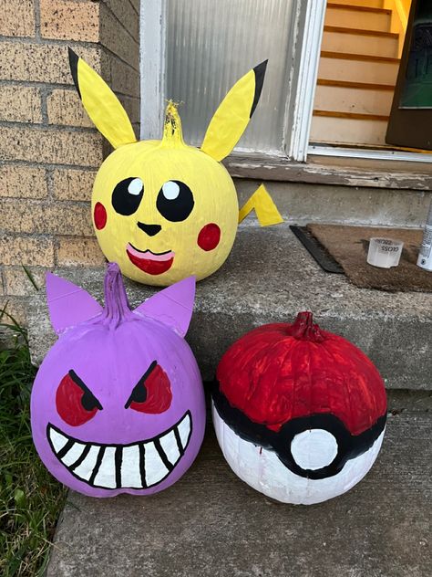 Pokemon theme Pumpkin Painting Pokemon, Pikachu Pumpkin Painting, Pokemon Halloween Decorations, Pokemon Pumpkin Painting, Haunter Pokemon, Pokemon Pumpkin, Pumpkin Inspo, Character Pumpkins, Pokemon Halloween