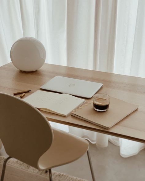 Cream Aesthetic, Workspace Inspiration, Beige Aesthetic, Study Inspiration, Brown Aesthetic, Interior Design Projects, Study Motivation, 인테리어 디자인, Room Inspo