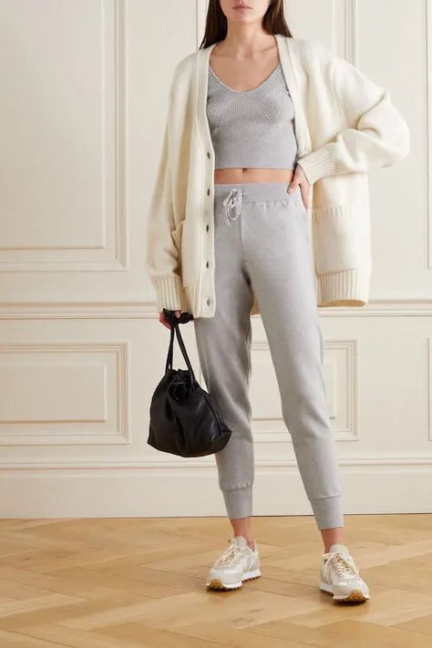 What To Wear With Grey Sweatpants, Grey Sweatpants Outfit, Gray Sweatpants Outfit, Sweatpants Outfit Ideas, Chic Athleisure, Sweatpants Outfits, Sweatpants Outfit, Joggers Outfit, Clean Girl Aesthetic