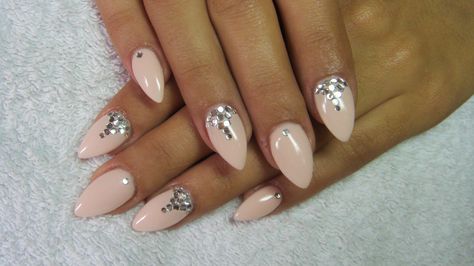 Gentle pink nails with rhinestones Pink Nails Rhinestones, Nail Gem Designs Simple Rhinestones, Nail Gem Designs, Modern Kitchen 2020, Pink Nails With Rhinestones, Rhinestones Nails, Nails Rhinestones, Nails With Rhinestones, 2023 Nails