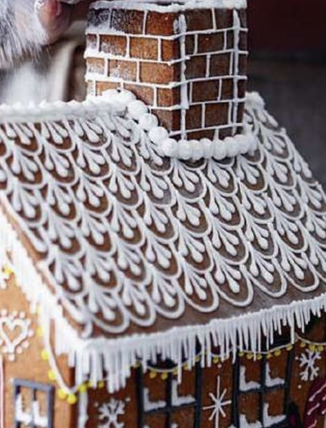 Gingerbread House Roof, Gingerbread Competition, Clay Gingerbread, Homemade Gingerbread House, Cool Gingerbread Houses, Gingerbread Ideas, Ginger House, Cookie Decorations, Gingerbread House Designs