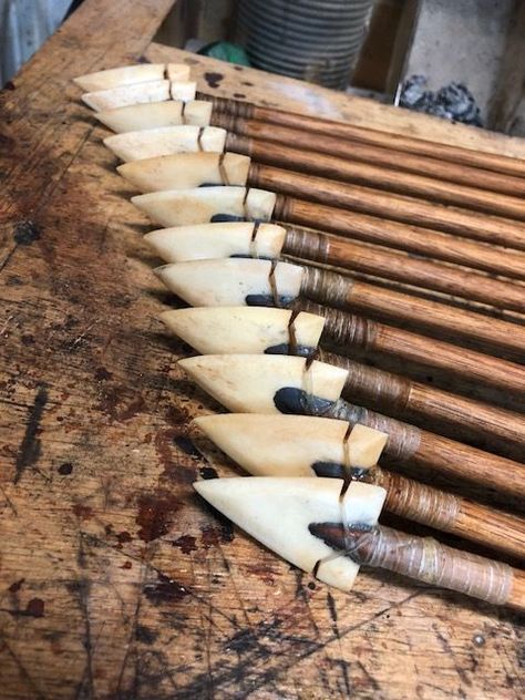 Bone Arrowheads, Primitive Hunting, Hunting Arrows, Antler Crafts, Primitive Technology, Primitive Survival, Arrow Art, Traditional Bow, Archery Arrows