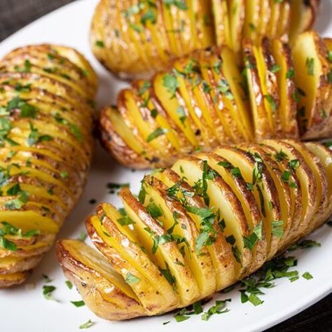 Gold Potato Recipes, Baked Potato Slices, Resep Pasta, Yukon Potatoes, Dressing For Fruit Salad, Gold Potatoes, Fruit Salad Easy, Hasselback Potatoes, Yukon Gold