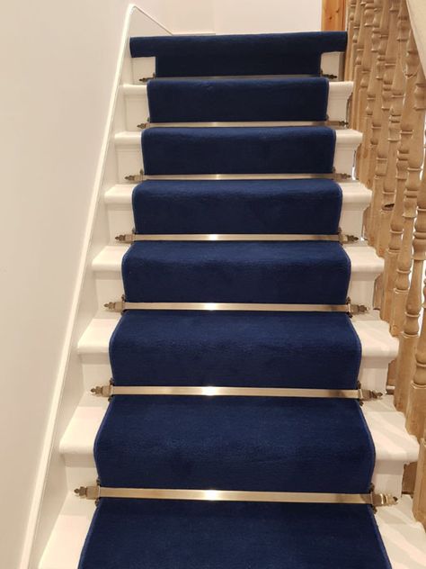 Blue Carpet Runner to Stairs in East London Residence Navy Stairs, Stair Case Wall Design, Hallway Stairs Ideas, Staircase Runners, House Hallway, Stairs Carpet, Diy Home Upgrades, Staircase Decor Ideas, Runner Inspiration