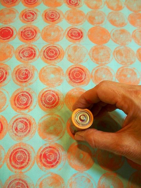 Print fabric with a battery and milk bottle top – Recycled Crafts Modern Fabric Patterns, Fabric Stamping, Gelli Printing, Stamp Printing, Bottle Top, Stamping Ideas, Milk Bottle, Recycled Crafts, Fabric Pattern