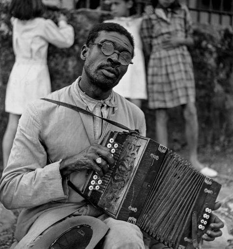 Carnival Dancers, Street Performer, 1940s Photos, Christ The Redeemer Statue, Boys Playing, Female Photographers, Cthulhu, Street Scenes, Photo Reference