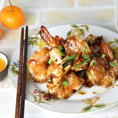 Pan-fried shrimps with Premium Soy Sauce- How to make in 4 simple steps – Taste Of Asian Food Asian Prawns Recipe, Chinese Prawn Recipes, Small Shrimp Recipes, Small Shrimp, Pan Fried Shrimp, Asian Shrimp, Trendy Recipes, Recipes Chinese, Recipe Shrimp