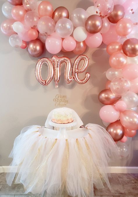 Rose Gold 1 Year Birthday, First Birthday Rose Gold, 1st Birthday Girly Party Ideas, Pink One Birthday Party, Pink Gold First Birthday, Rose Gold 1st Birthday Party Decorations, 1birthday Decorations, Luxury First Birthday Party, 1st Bday Balloon Decor