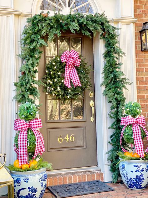 Chinoiserie Christmas, Southern Christmas, Preppy Christmas, Pink Clutch, Holiday Garlands, Christmas Greenery, Hello Lovely, Pink Christmas Tree, Chic Christmas