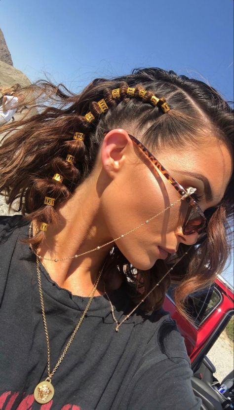 Curly Festival Hair, Outfit Recital, Complicated Braids, Ponytail Inspiration, Rave Hairstyles, Lazy Day Hairstyles, Rave Hair, Second Day Hairstyles, Hippie Hair