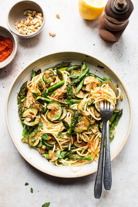 Asparagus zucchini pasta is a simple spring-inspired dish that is super quick to put together and naturally vegan. It makes for a delicious mid-week meal. Meal Snap, Asparagus Zucchini, Vegan Moussaka, Lazy Cat Kitchen, Zucchini Recipe, Asparagus Pasta, Foraged Food, Zucchini Pasta, Midweek Meals