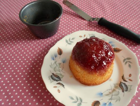 Jam Pudding, Jam Sponge Pudding, Iced Buns, Sponge Pudding, Fridge Cake, Bread Biscuits, Malva Pudding, Sauces Recipes, Cream Crackers