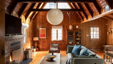 California Cabin, Japanese Spa, Western Interior, Small Dishwasher, Woven Dining Chairs, Ski Cabin, Pine Kitchen, Ski House, Transom Windows