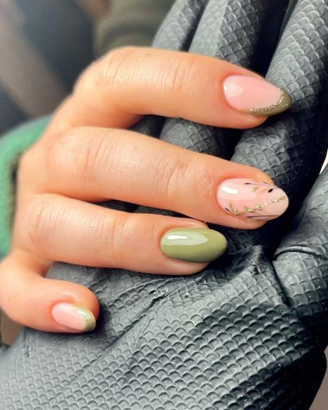 Light Green Chrome Nails, Earth Nails, Green Chrome Nails, Nail Designs For Summer, Olive Nails, Baby Boomers Nails, Emerald Nails, Neon Green Nails, Trendy Shades