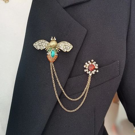 Womens Dress Coats, Vintage Bee, Collar Chain, Bee Brooch, Collar Pins, Animal Brooch, Shawl Pins, Velvet Fashion, Pearl Brooch