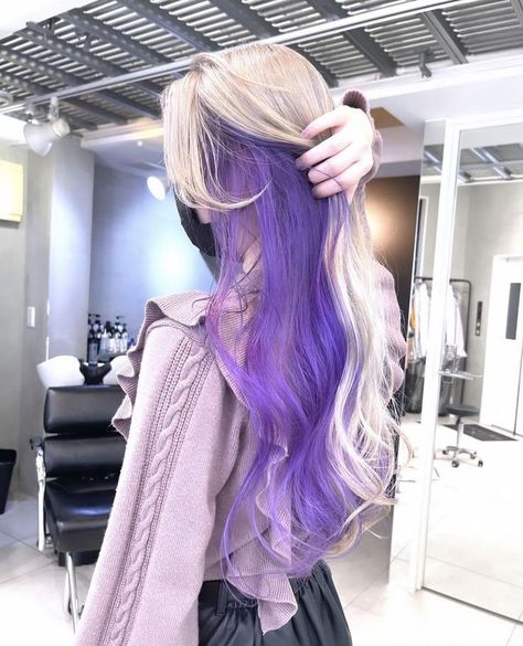 2 Toned Purple Hair, White Hair With Purple Underneath, Cool Hair Bleach Ideas, Platinum And Blue Hair, Purple And Platinum Hair, Unnatural Hair Color Ideas, White And Purple Hair, Cute Hair Color Ideas, Purple And White Hair