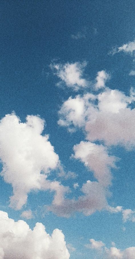 Aesthetic Grain Pictures, Retro Sky Background, Simple Landscape Background, Dreamy Background Aesthetic, Grain Wallpaper Aesthetic, Basic Background Aesthetic, Vintage Sky Aesthetic, Sky Vintage Aesthetic, Clouds Background Aesthetic