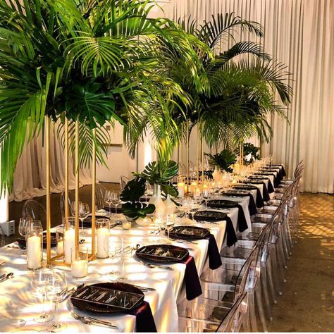 Wedding Colora, Themed Floral Arrangements, Oasis Wedding, Palm Tree Wedding, Green Collage, Jungle Wedding, Rustic Garden Wedding, Collage Images, Tall Wedding Centerpieces