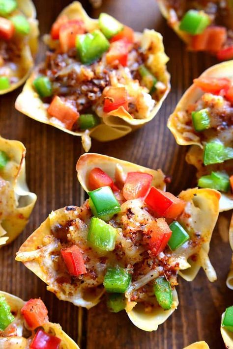 Appetizers Wonton, Chicken Wonton Cups, Chicken Appetizer Recipes, Savoury Finger Food, Chicken Wontons, Wonton Cups, Wonton Recipes, Southwest Chicken, Chicken Appetizers