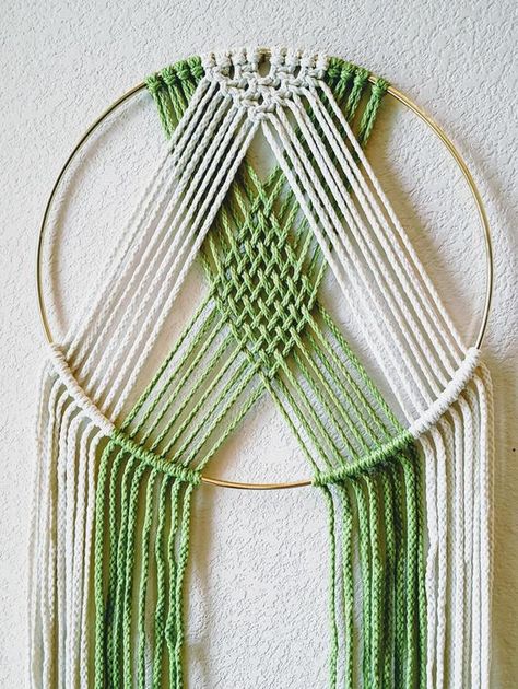 Geometric Macrame, Round Macrame, Diy Projects To Make And Sell, Art Macramé, Confection Au Crochet, Diy Macrame Plant Hanger, Macrame Hanger, Yarn Wall Hanging, Wall Hanging Diy