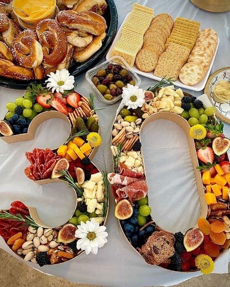 Worst Graduation Party Food Ideas - Twins Dish Tropisk Fest, Graduation Party Food Ideas, Graduation Party Food, Graduation Party Foods, Party Food Buffet, Party Food Ideas, Charcuterie Inspiration, Party Food Platters, Charcuterie And Cheese Board