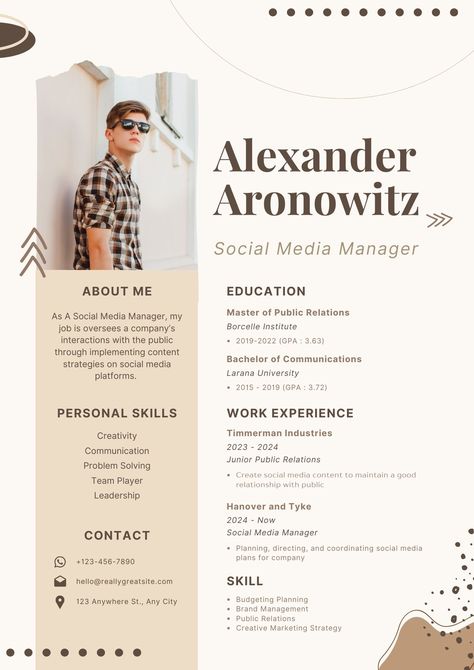 Looking for creative ideas to make your resume stand out? Get inspired by our collection of resume templates. Showcase your skills, experience, accomplishments, and qualifications to get the job you want! Resume Design Ideas, Social Media Manager Resume, Creative Ideas To Make, Social Media Planning, Manager Resume, Communications Strategy, Best Resume, Team Player, Cv Template