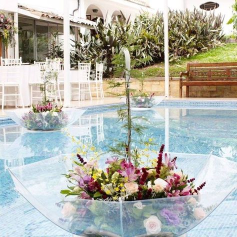 Floating Umbrellas Pool Decor, Floating Umbrellas Pool, Flowers In Umbrella, Umbrella Party Decorations, Umbrella In Pool, Swimming Pool Wedding Decoration, Bridal Shower Umbrella Ideas, Pool Decor Wedding, Poolside Wedding Decor