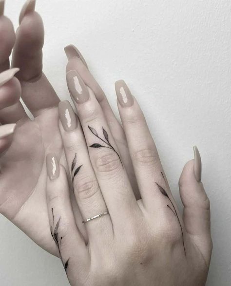 Tattoos For Women 2023, Finger Tattoos For Women, Finger Tattoo Ideas, Middle Finger Tattoos, Thumb Tattoos, Finger Tats, Finger Tattoo For Women, Hand And Finger Tattoos, Ring Finger Tattoos