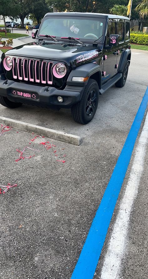 Black Jeep Wrangler Pink Interior, Black Jeep Wrangler With Pink Accents, Black Car With Pink Accents, Black And Pink Jeep, Blacked Out Jeep Wrangler, New Car Picture, Black Jeep Wrangler, Wrangler Car, Jeep Interiors