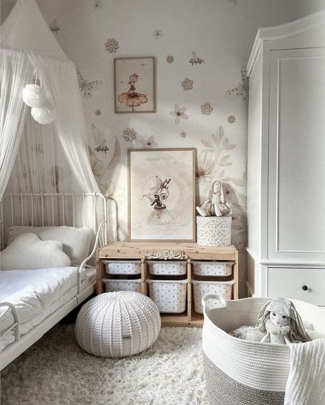 Girls Bedroom Ideas Toddler, Toddler Room Ideas Girl, Girls Bedroom Lighting, Toddler And Baby Room, Kids Bedroom Ideas, Girl Room Inspiration, Room Neutral, Kids Rooms Inspo, Toddler Bedroom