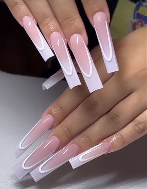 777 Back To School Nails Medium, Pink Packaging Ideas, Lipgloss Small Business, Long Nails Glitter, Nail Inspo Back To School, Nails Freestyle, Business Packaging Ideas, Lipgloss Business, Different Types Of Nails