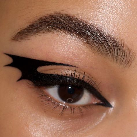 Bat Wing Eyeliner, Bat Eyeliner, Wing Eyeliner, Smashbox Cosmetics, Makeup Eye Looks, Winged Liner, Bat Wing, Winged Eyeliner, Jewelry Outfit