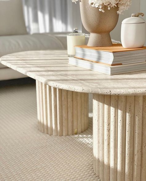 En Gold Coffee Table, Travertine Sofa Table, Beige Marble Coffee Table, Beige Interior Living Room, Table Travertin, Beige Coffee Table, Natural Dining Table, Travertine Dining Table, Travertine Table