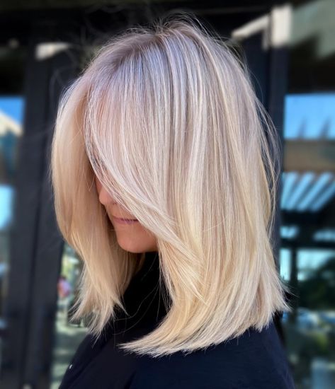 Creamy Blonde Lob with Long Layered Bangs Light Blonde Hair Color Ideas, Light Blonde Hair Color, Blonde Lob, White Blonde Hair, Creamy Blonde, Blonde Hair Color Ideas, Light Blonde Hair, Long Bob Haircuts, Blonde Hair Inspiration