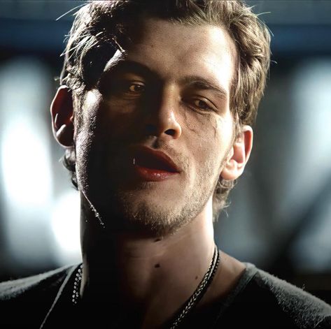 Klaus Mikaelson Vampire Face, Klaus Mikaelson Hybrid, Klaus Mikaelson Wattpad, Nicklaus Mikaelson, Klaus Mikaelson Aesthetic, Klaus Mickelson, Klaus Vampire, The Originals Klaus, Klaus Tvd