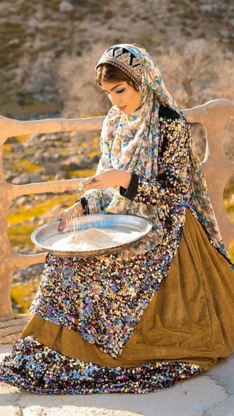 Traditional Iranian Clothing, Lorestan Iran, Iranian Clothes, Persian People, Cyrus The Great, Persian Women, Fashion Illustration Collage, Persian Fashion, Arabian Women