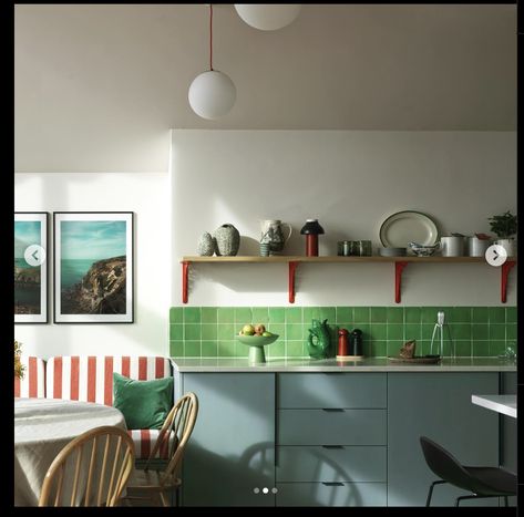 Kitchens With No Cabinets, Tiny Colorful Kitchen, 70s Tiles Kitchen, 60 Kitchen Retro, Bauhaus Kitchen, Retro 70s Kitchen Orange, Indie Kitchen Retro Vintage, Danish Kitchen, Deco Studio