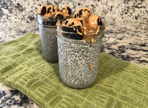 healthy-chia-pudding-1 Peanut Butter Chia Pudding, Chocolate Protein Pudding, Healthy Macros, Black Chia Seeds, Macro Food, Macro Nutrition, Making Breakfast, Protein Pudding, Avocado Banana