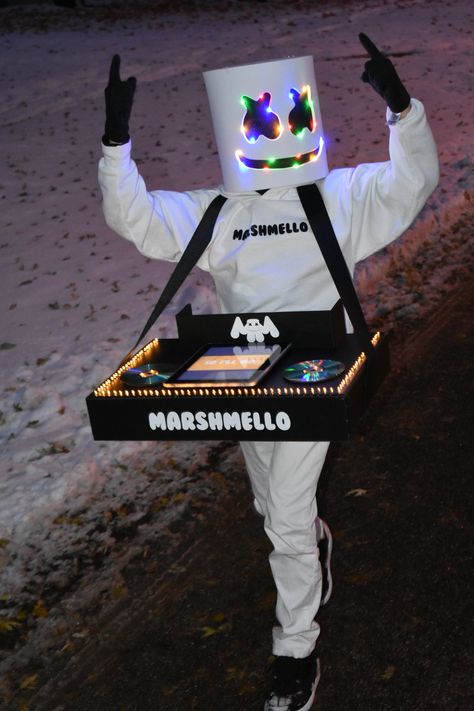 Marshmellow Dj Costume Diy, Diy Dj Turntable Costume, Diy Marshmello Costume, Marshmallow Costume Kids, Dj Costume For Kids, Dj Marshmello Party Ideas, Dj Marshmello Costume, Marshmallow Halloween Costume, Marshmello Costume