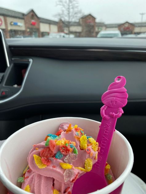 Frozen Yougart Aesthetic, Menchies Frozen Yogurt Aesthetic, Frozen Yogurt Aesthetic, Sweet Frog Frozen Yogurt, Yogurt Land, Menchies Frozen Yogurt, Types Of Sushi, Yogurt Ice Cream, Frozen Snack