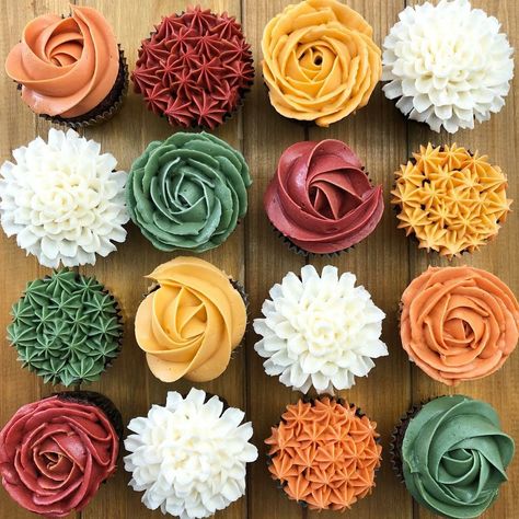 White Flower Cake Shoppe, Cupcakes Flores, Thanksgiving Cupcakes, Fall Cupcakes, Cupcake Decoration, Cupcakes Decorados, Creative Cupcakes, Buttercup Yellow, Icing Colors