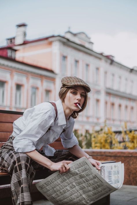 Ivy Cap Outfit Women, Simple Winter Outfits, Old Clothes Refashion, Cap Outfit, Ivy Cap, Korean Outfit Street Styles, Suspenders For Women, Stylish Hoodies, Dapper Style