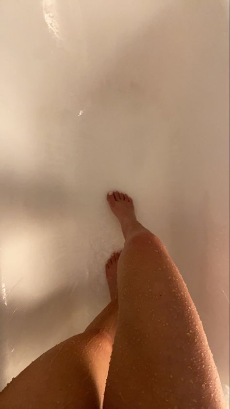 Shower Snaps Girl, Leg Photo Aesthetic, Shower Pictures Snap, Shower Pic Ideas, Lip Pictures Aesthetic, Sick Snap, Shower Snaps, Shower Snap, Fake Photo Sick