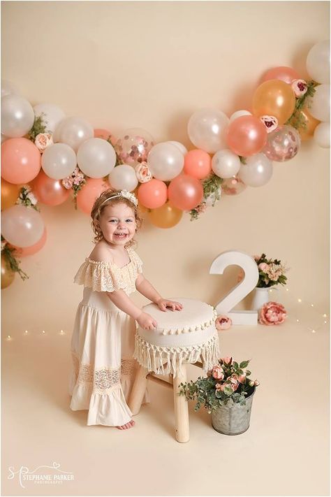 2year Birthday Photoshoot, 2nd Birthday Photo Shoot Ideas Studio, Birthday Zhest, Simple 2nd Birthday Photoshoot, Boho 2nd Birthday Photoshoot, Two Year Old Photo Shoot Studio, 2nd Birthday Photoshoot, Two Yr Old Photoshoot, 2nd Birthday Photo Shoot Ideas