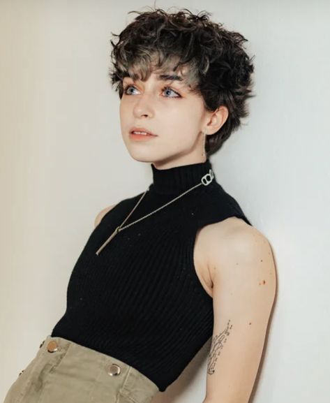 Braid From Top Of Head, Hairstyles For Your Birthday, Addison Grace, Ftm Haircuts, Androgynous Hair, Hair Inspiration Short, Short Curly Haircuts, 3d Tattoo, Braid Hair