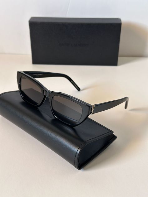 Stylish Sunglasses Women, Pretty Sunglasses, Classy Glasses, Fancy Glasses, Ysl Sunglasses, Fashion Eye Glasses, Stylish Glasses, Fashion Eyeglasses, Stylish Sunglasses