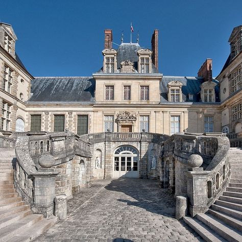 Castle Exterior, European Palace, Chateau Versailles, Castle Mansion, Famous Castles, Chateau France, Italian Villa, Classic Architecture, Living In Paris